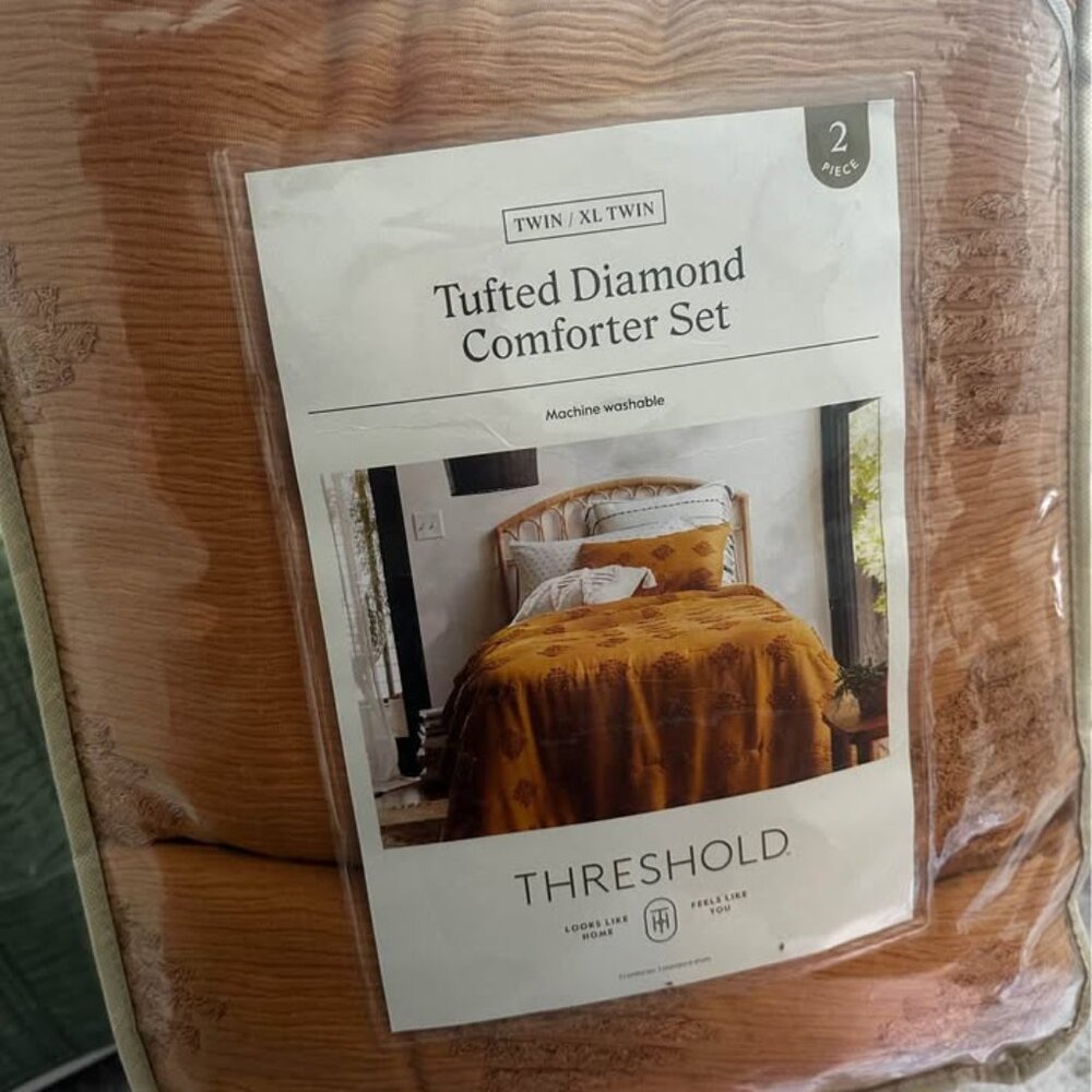 Threshold Twin XL gold comforter with 1 sham - NEW